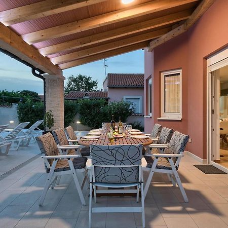 Cozy Home In Stinjan With Outdoor Swimming Pool Dış mekan fotoğraf